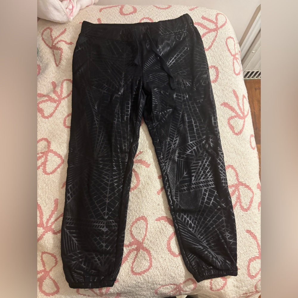 Fabletics Black Geometric Leggings
